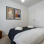 Spacious 1009 B4 Апартаменти